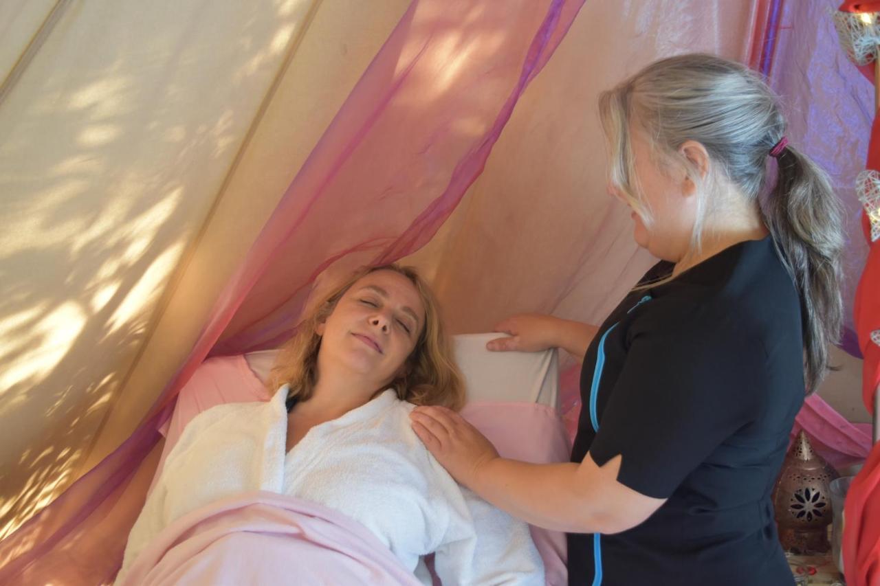 Stamford Meadows Glamping With Private Hot Tubs Hotel Ngoại thất bức ảnh